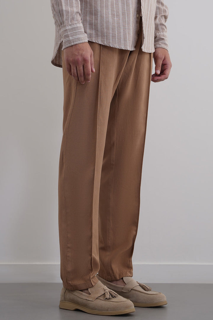 KHAKI TAPERED PANTS