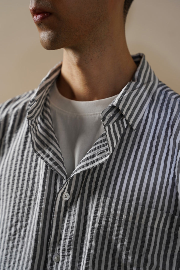 BLACK SEERSUCKER FLOWY SHIRT