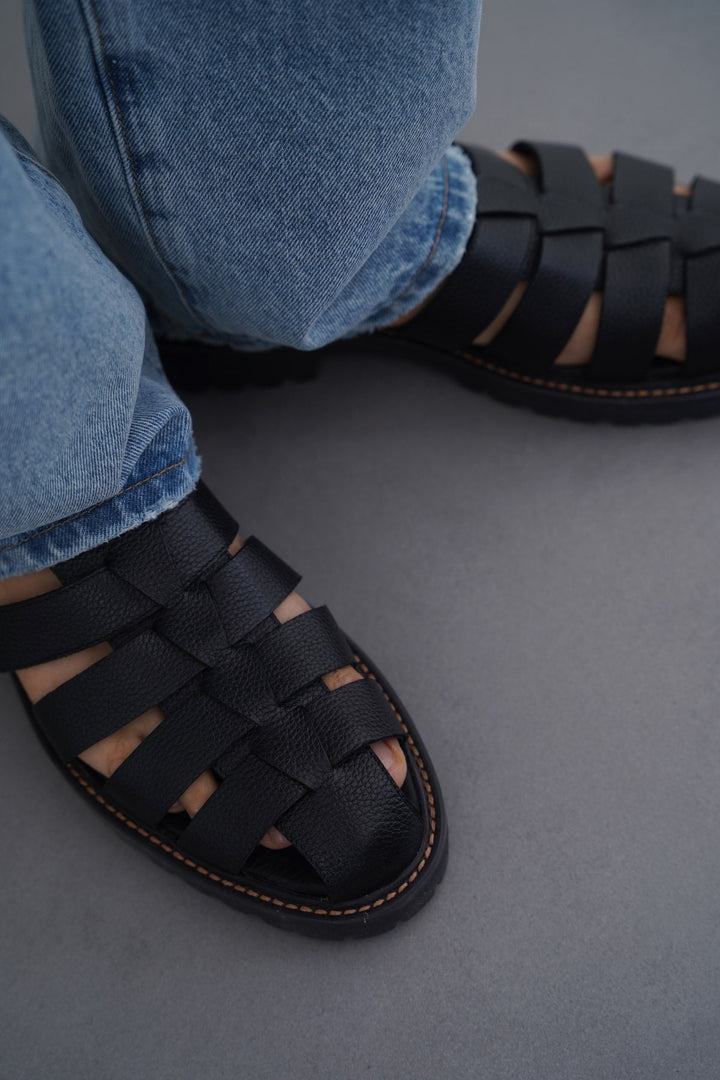 BLACK LEATHER FISHERMAN SANDALS