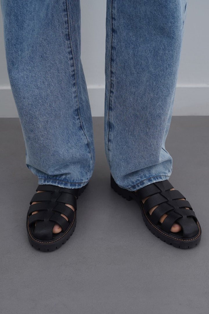 BLACK LEATHER FISHERMAN SANDALS