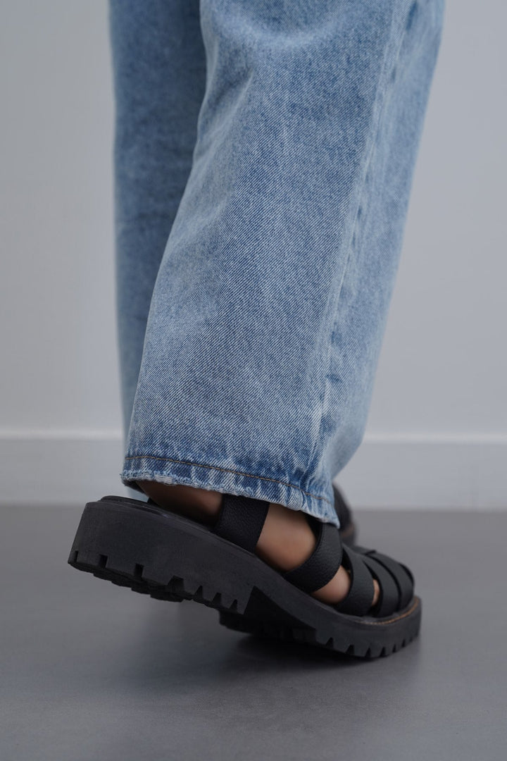 BLACK LEATHER FISHERMAN SANDALS