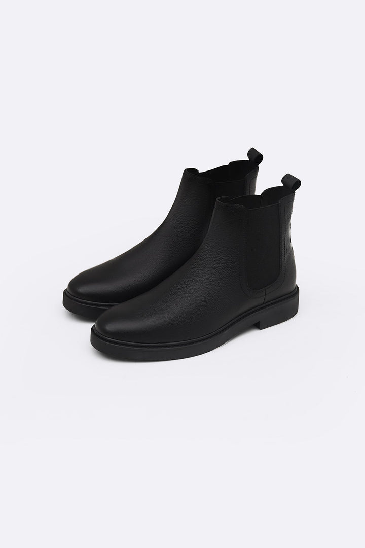 BLACK ESSENTIAL LEATHER CHELSEA BOOTS