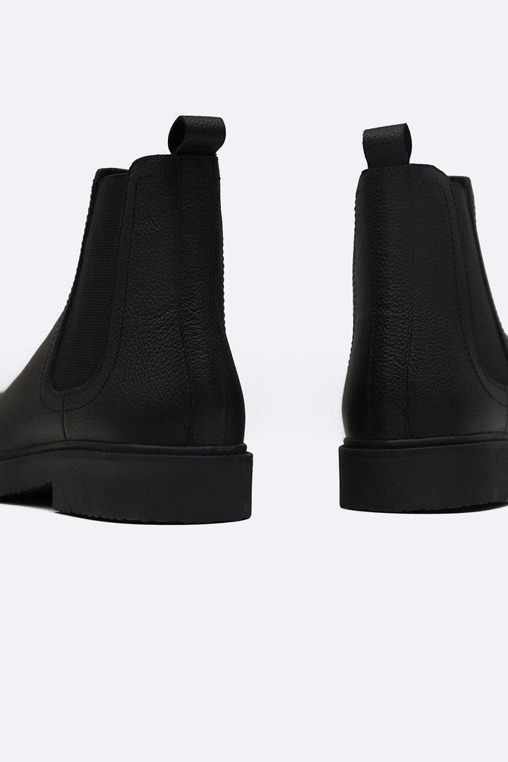 BLACK ESSENTIAL LEATHER CHELSEA BOOTS