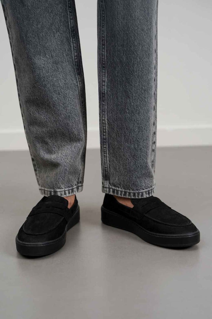 ALL BLACK LEATHER PENNY LOAFERS