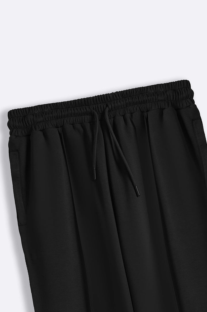 BLACK STRAIGHT KNITTED PANTS