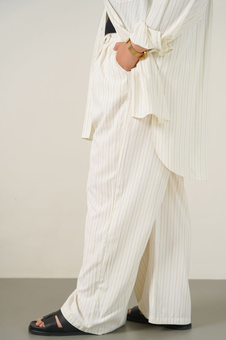 CREAM CURVE STRIPED PANTS