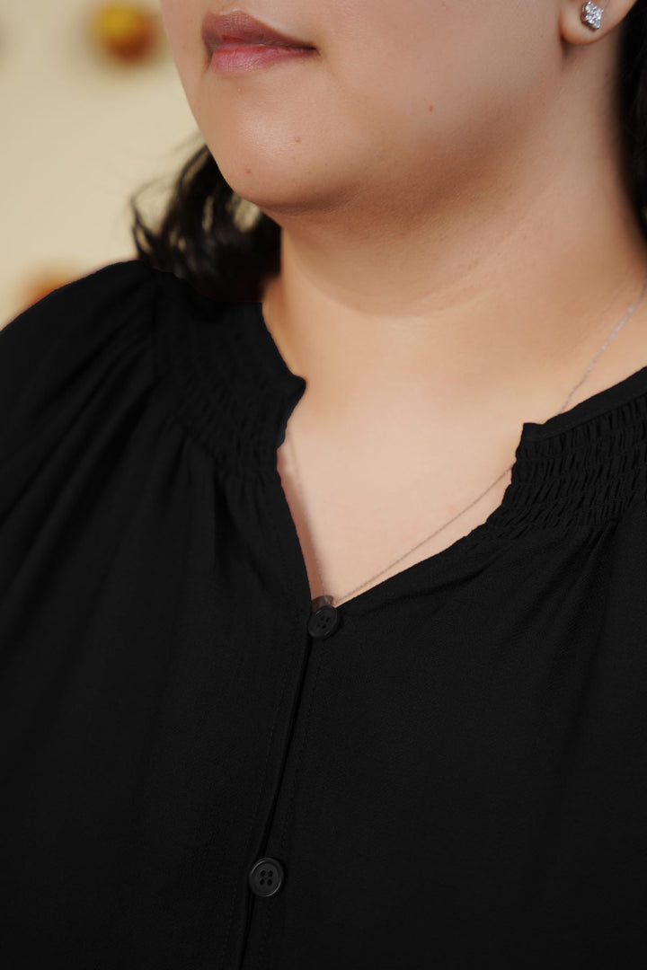BLACK CURVE SMOCKED BLOUSE
