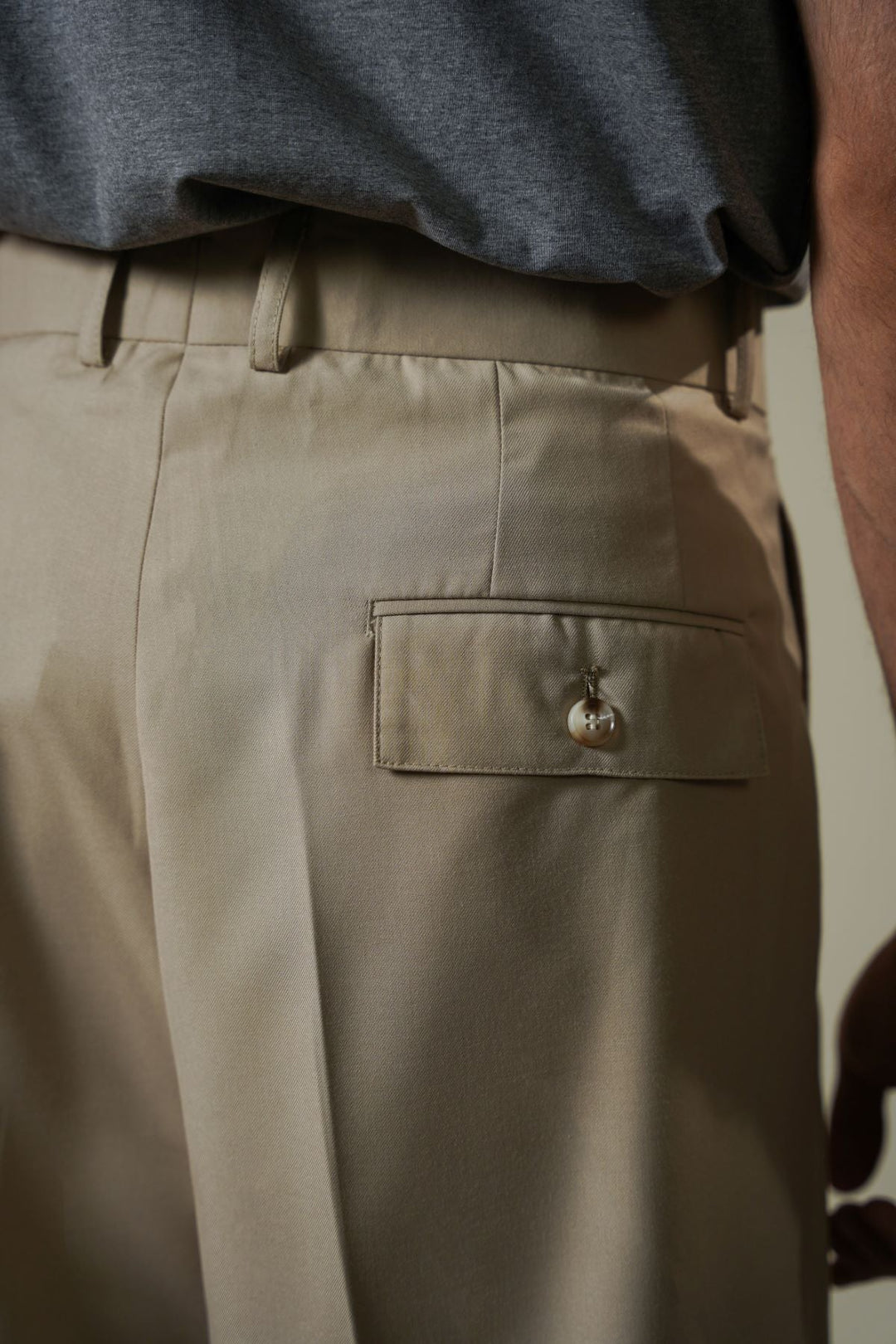 BEIGE PLEATED TAILORED PANTS
