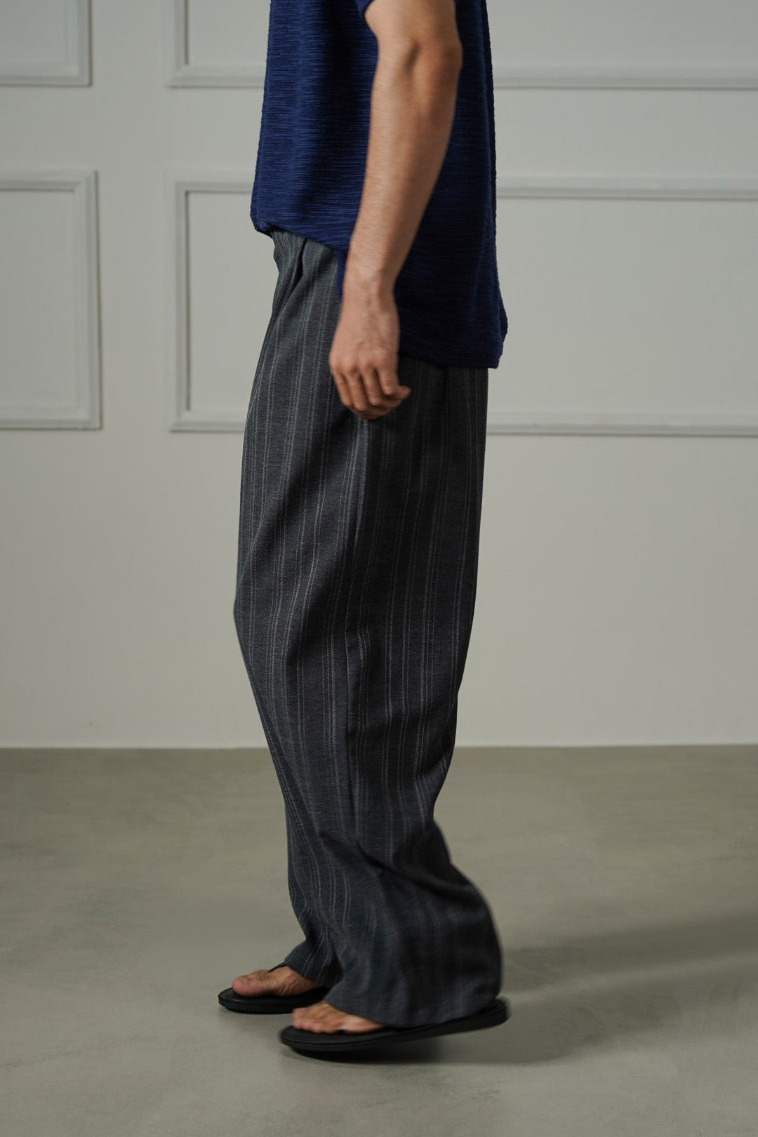 DARK GREY BAGGY PLEATED PANTS