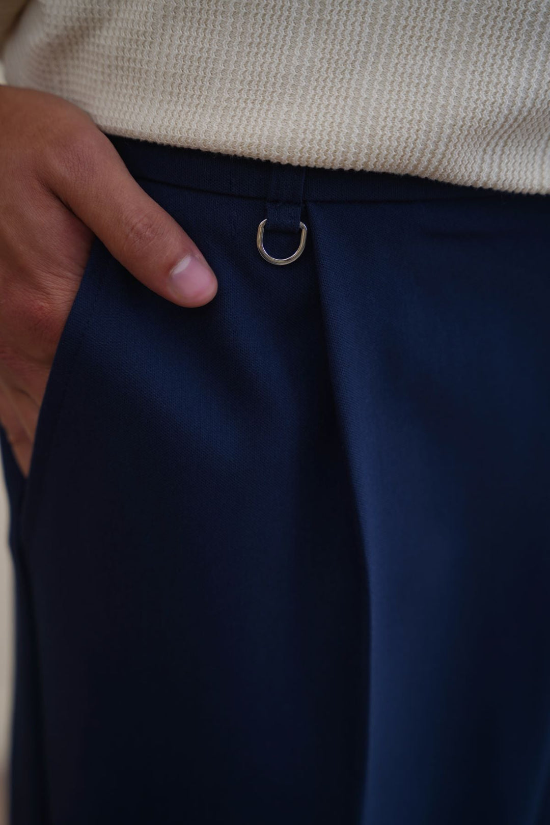 NAVY PLEATED PANTS
