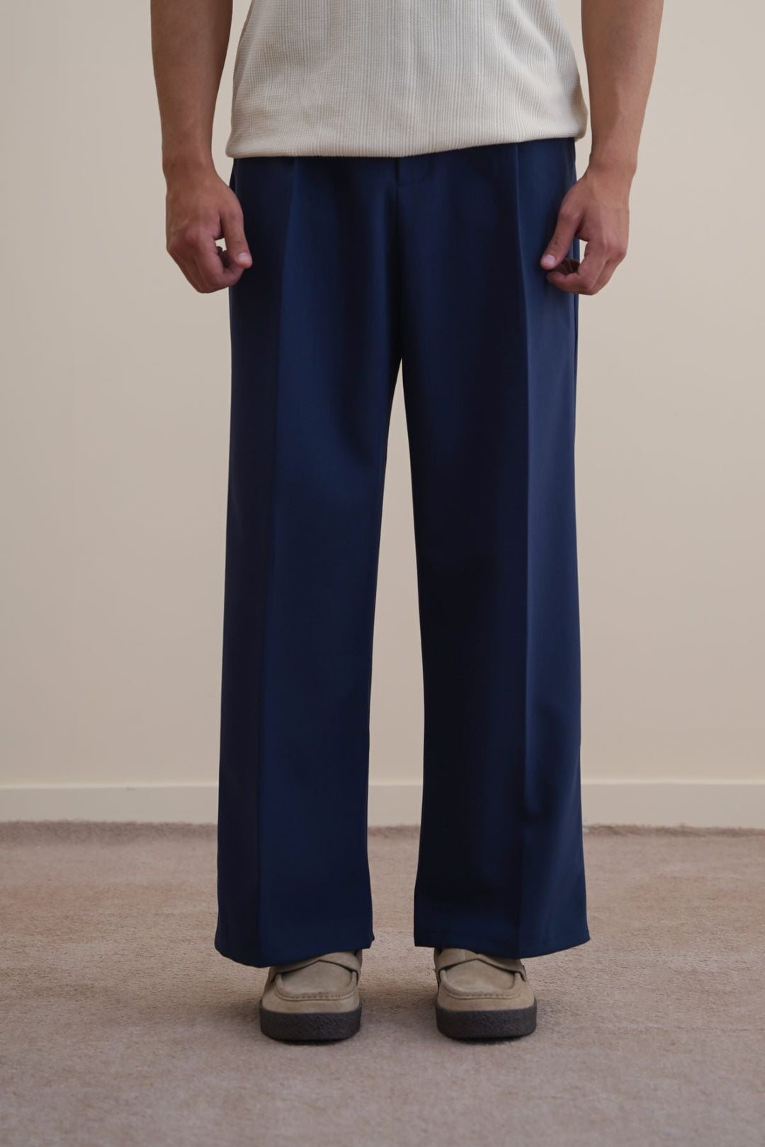 NAVY PLEATED PANTS