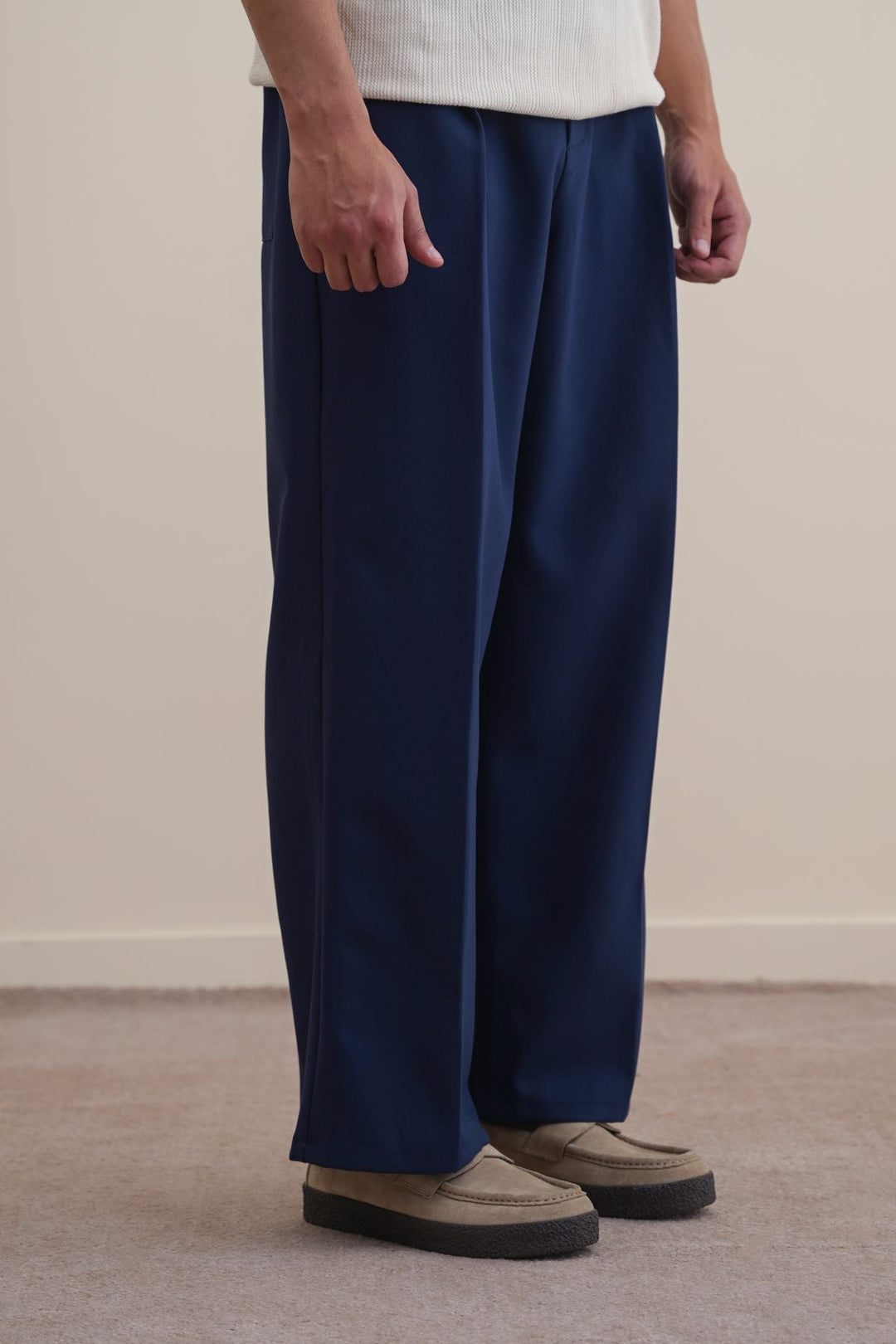 NAVY PLEATED PANTS