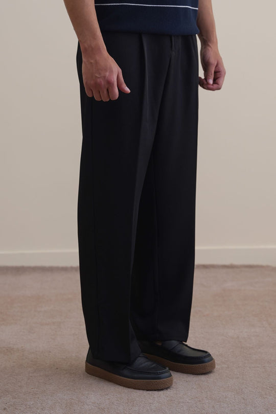 BLACK COIN POCKET DETAIL PANTS