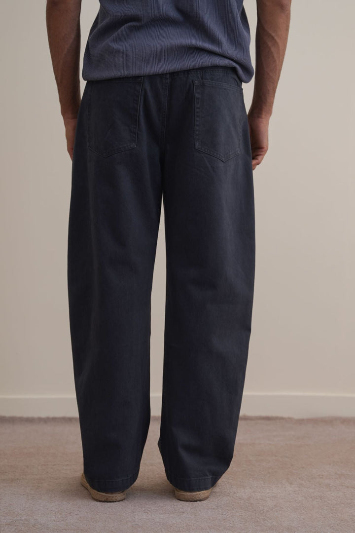 GREY TWILL BARREL JEANS