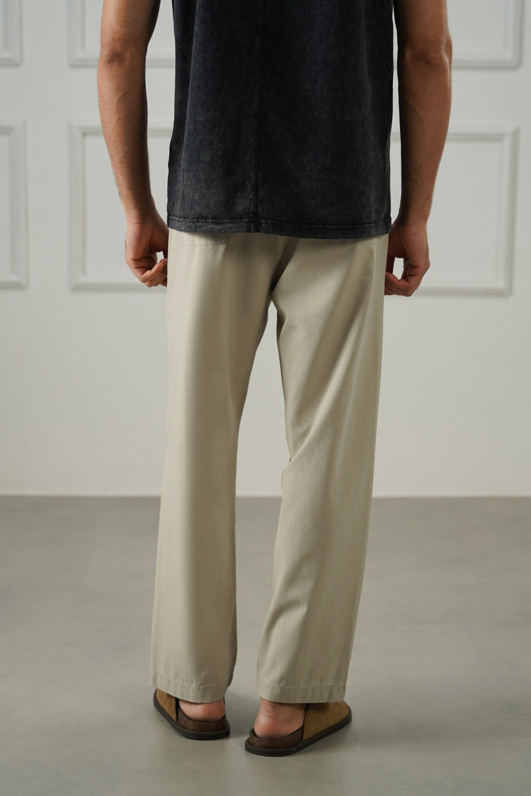 BEIGE EASY PLEATED PANTS