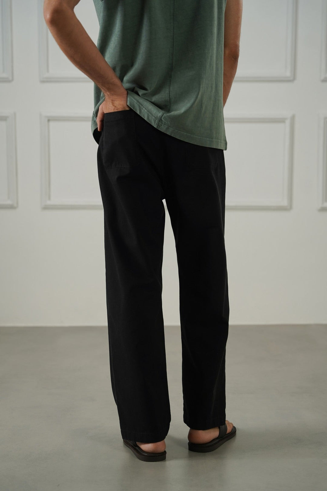BLACK EASY PLEATED PANTS