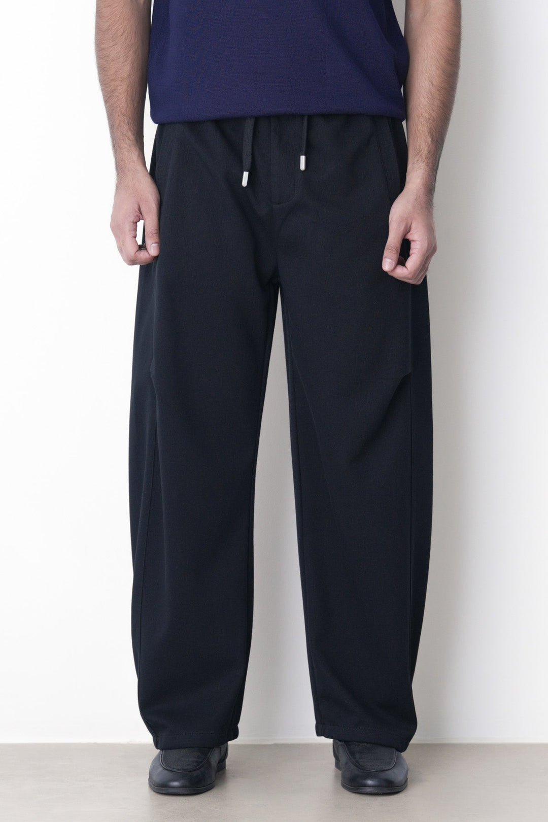 BLACK-PANELLED BARREL PANTS