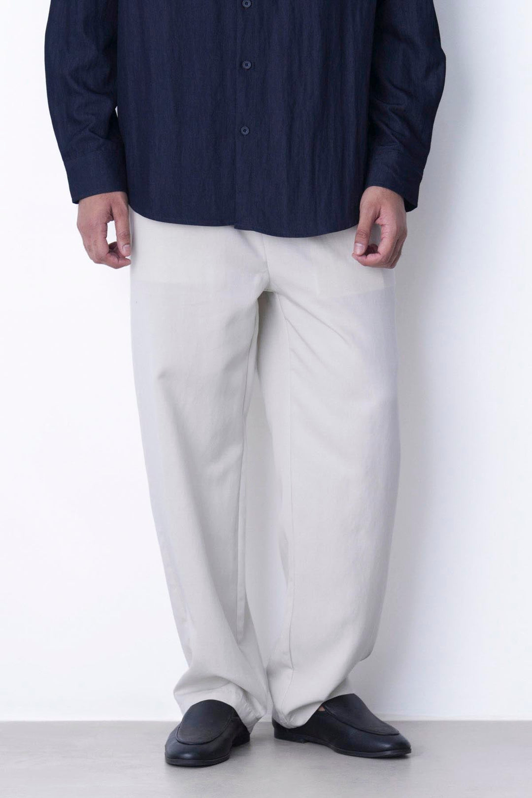 IVORY RELAXED FIT PLEATED PANTS
