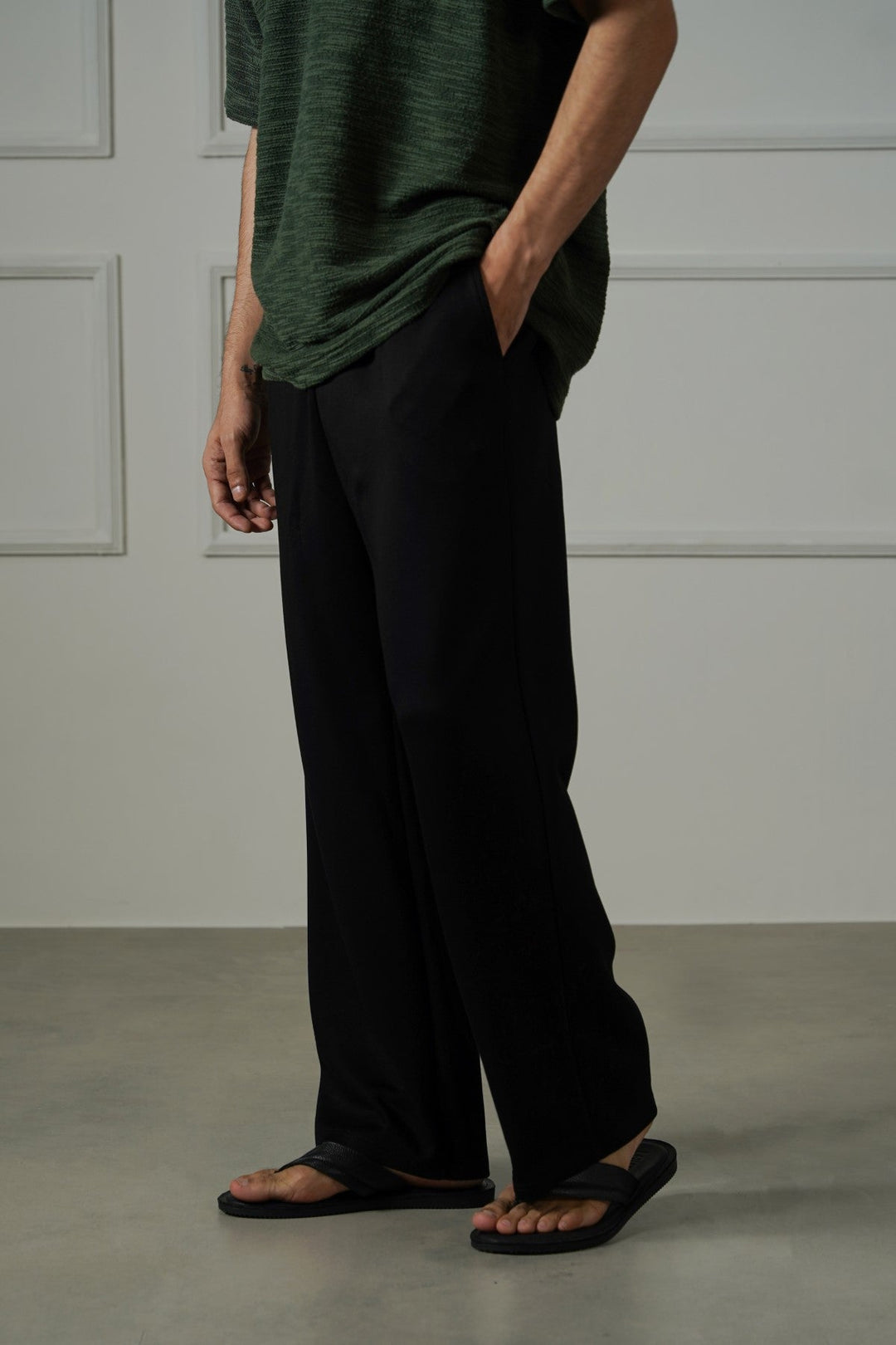 BLACK COMFORT STRAIGHT PANTS