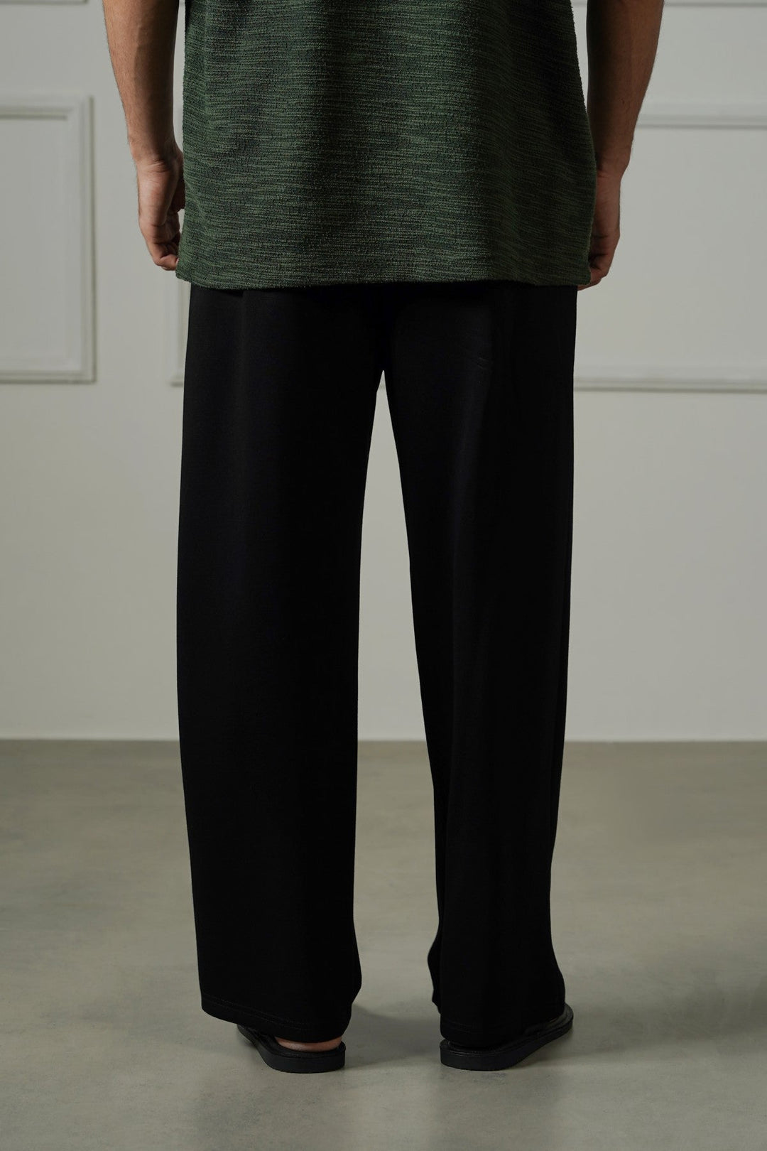 BLACK COMFORT STRAIGHT PANTS