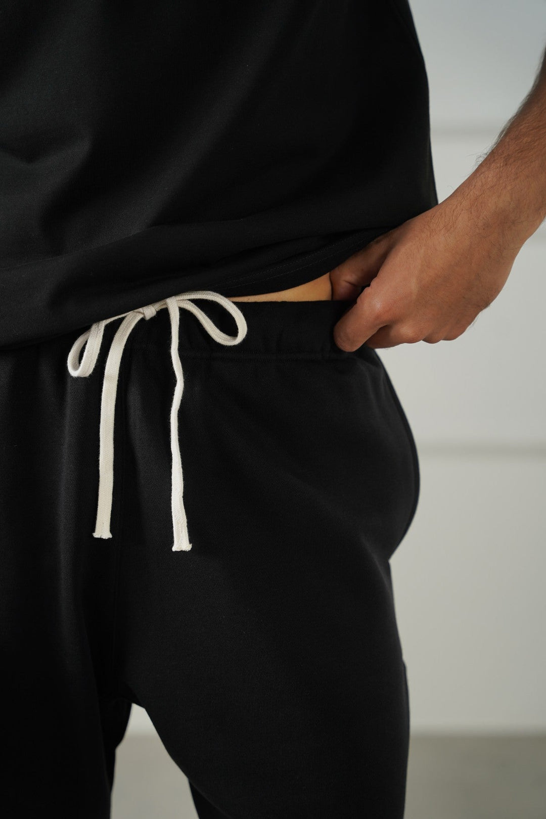 BLACK RELAXED SHORTS