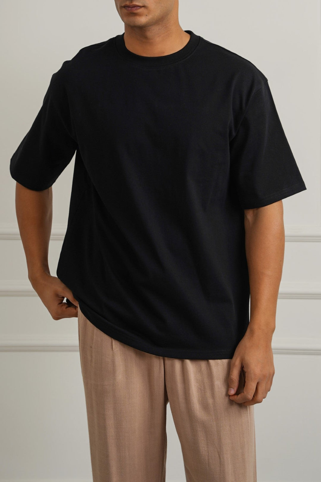 BLACK EVERYDAY COMFORT TEE