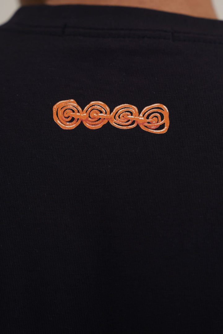 BLACK JALEBI TEE