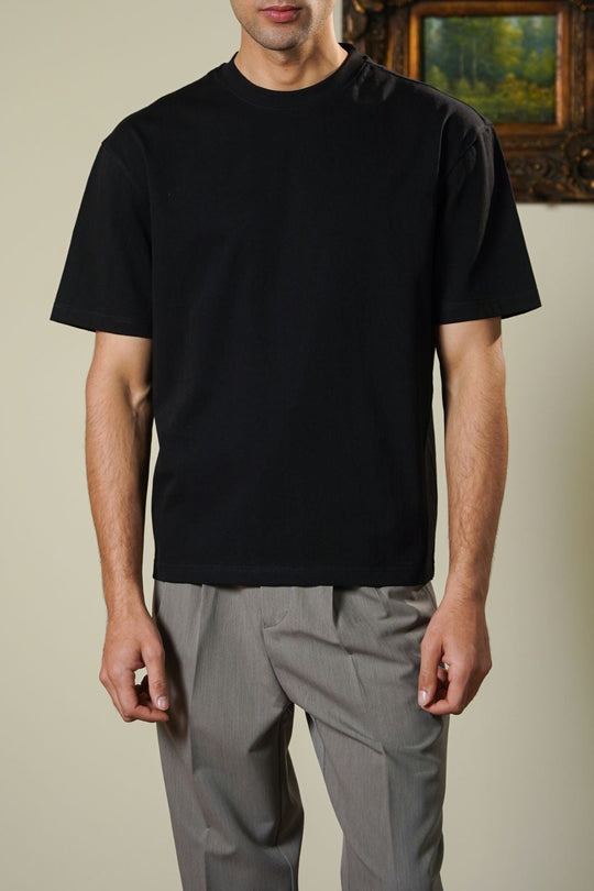 BLACK ESSENTIAL TEE