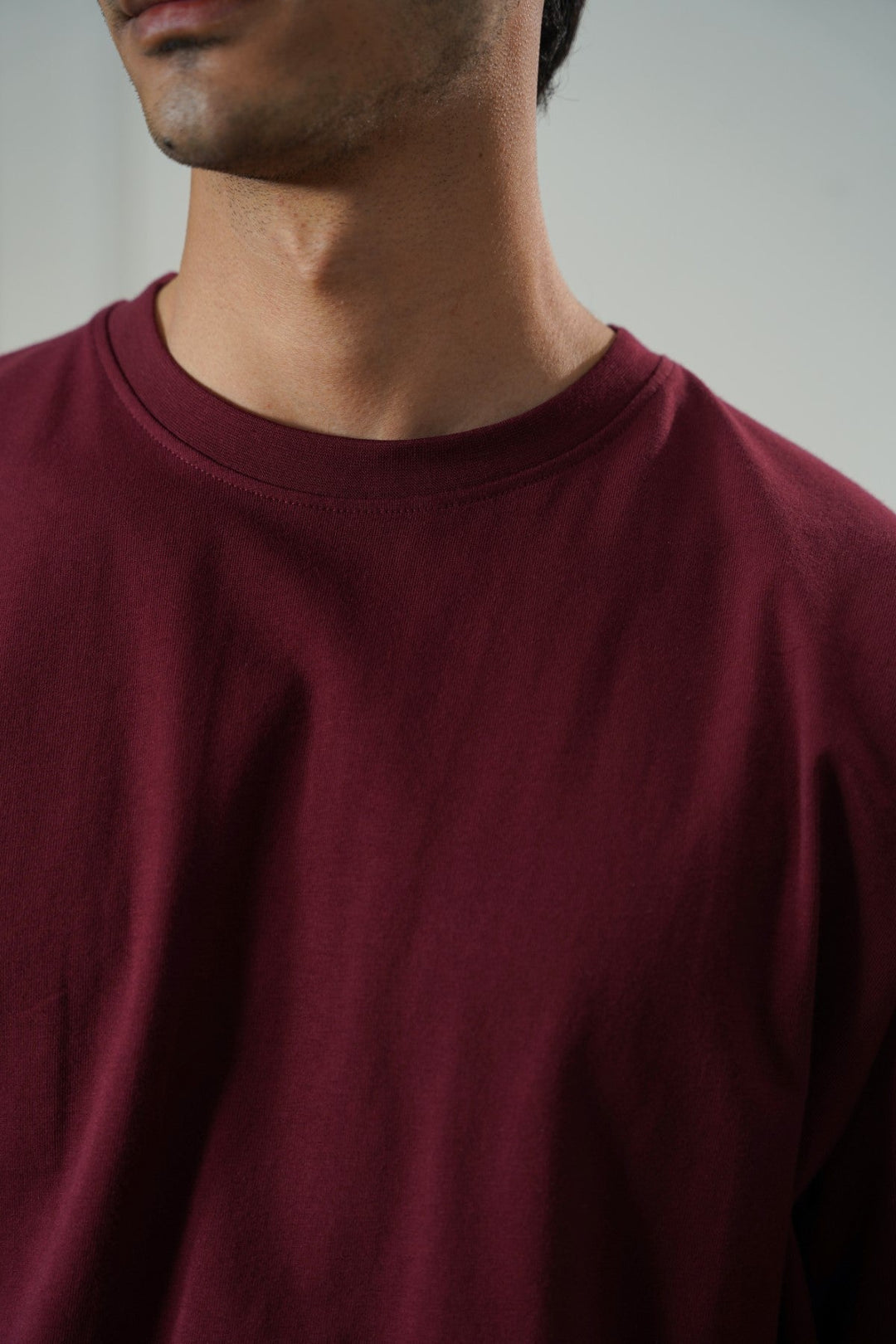MAROON ESSENTIAL CREW NECK TEE