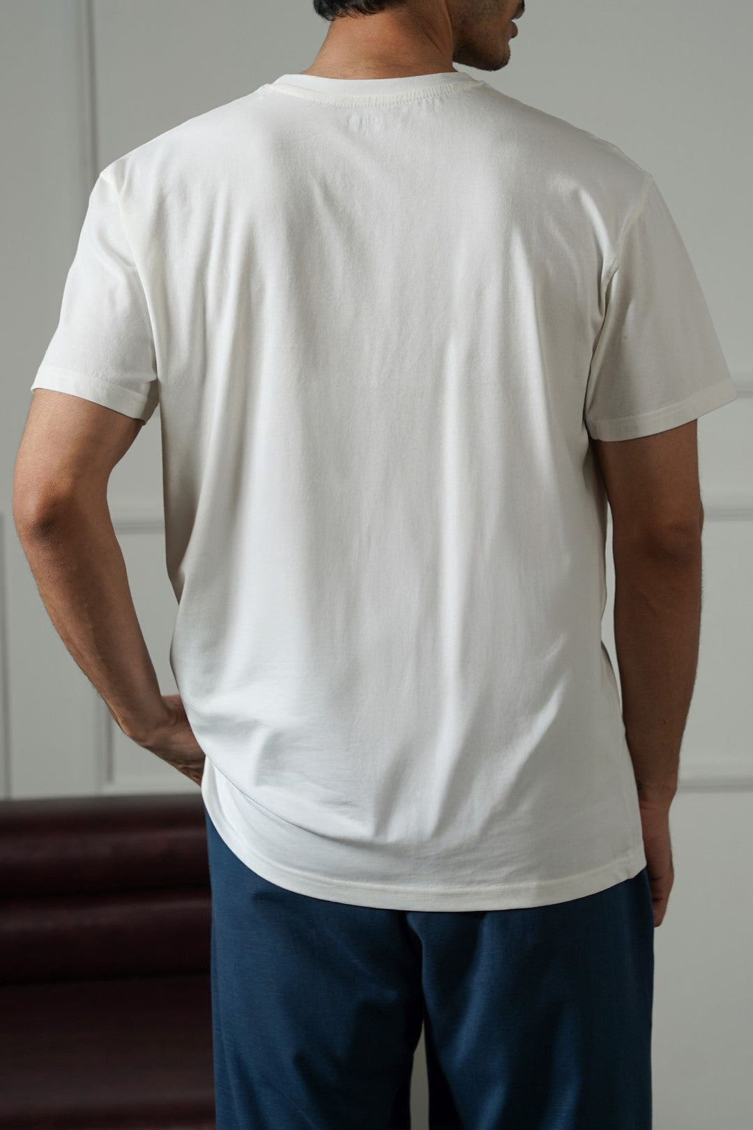 WHITE ESSENTIAL CREW NECK TEE