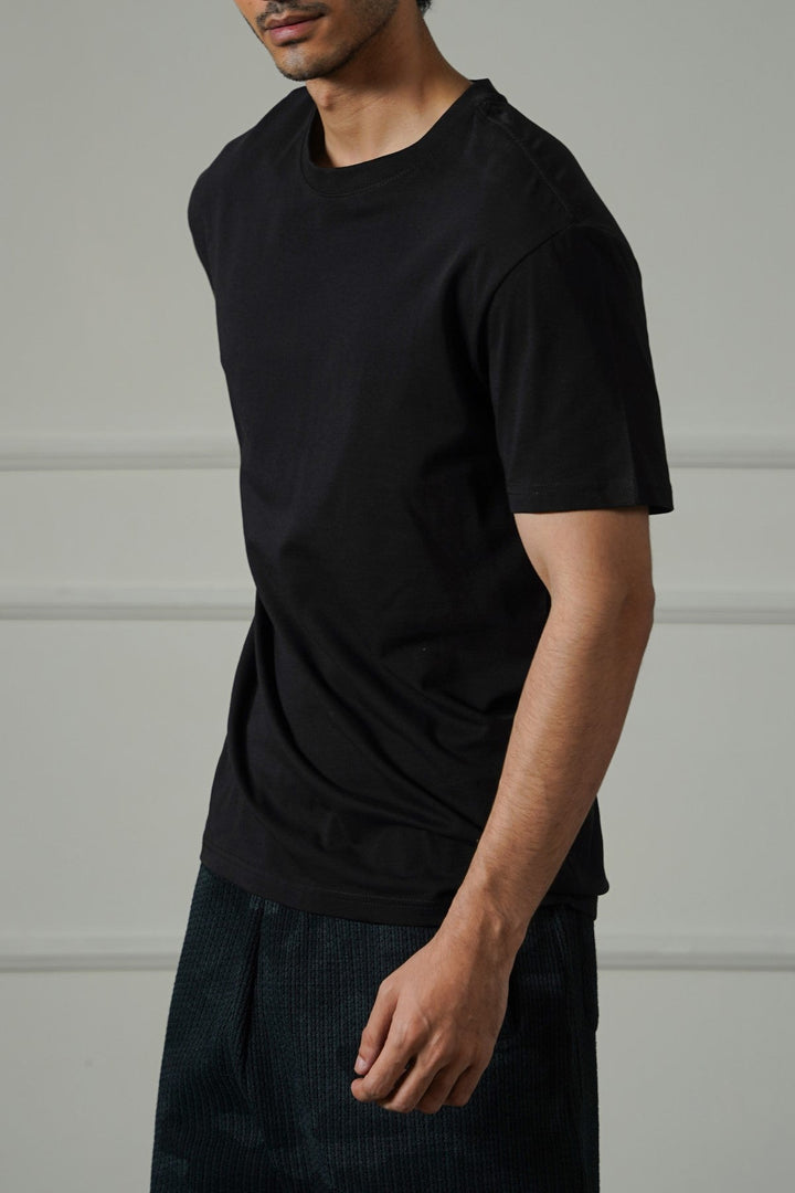 BLACK SLIMFIT TEE