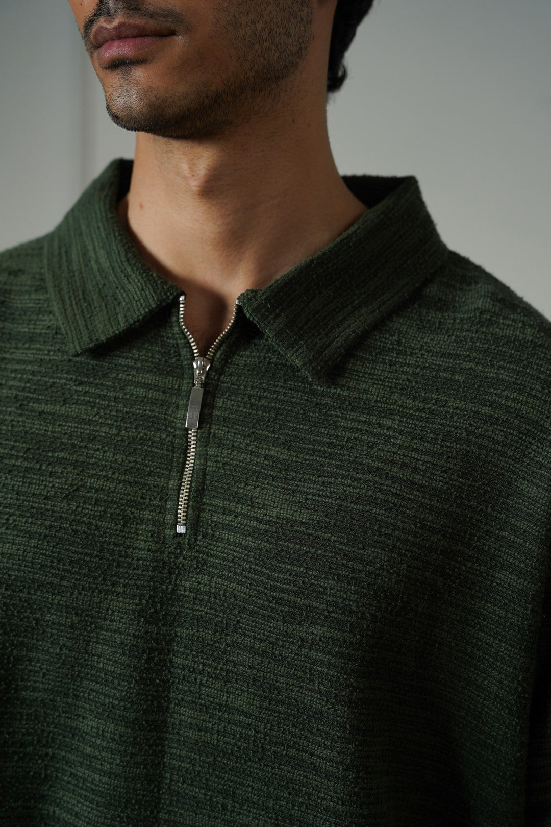 OLIVE TEXTURED ZIPPER POLO