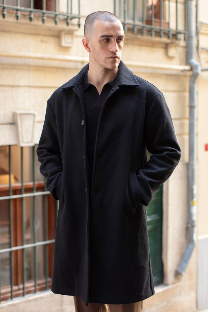 BLACK ESSENTIAL OVERCOAT
