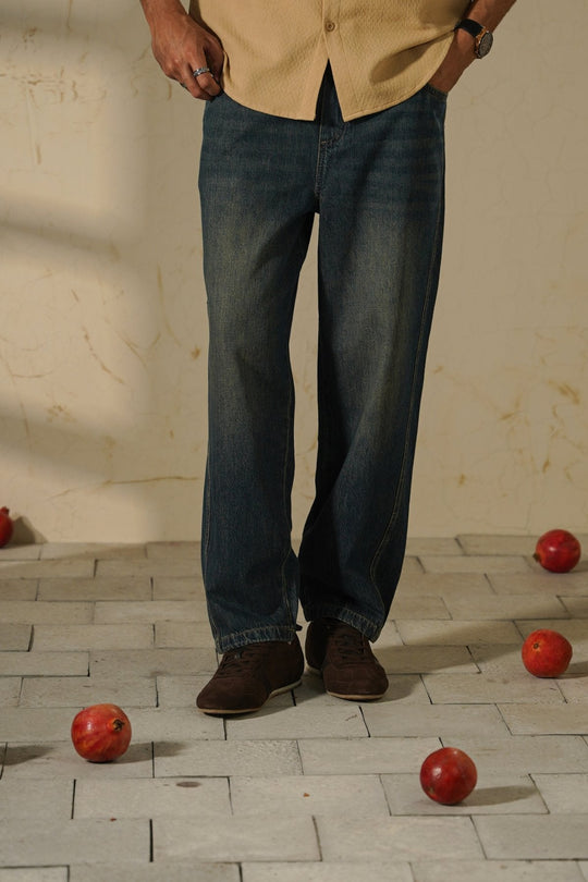 MID BLUE EASY BARREL JEANS