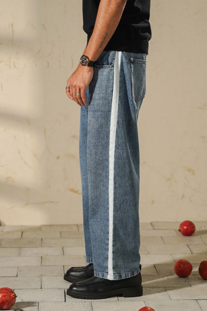 MID BLUE JEANS WITH STRIPE DETAIL