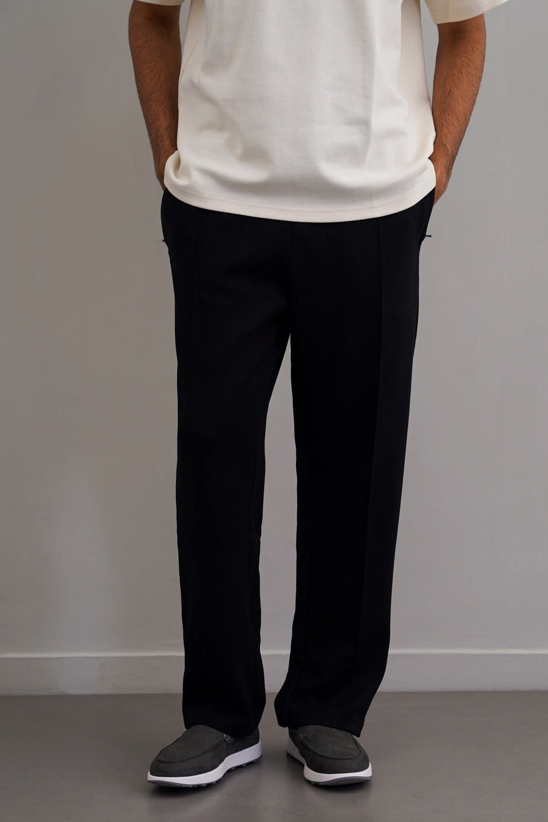 BLACK STRAIGHT KNITTED PANTS