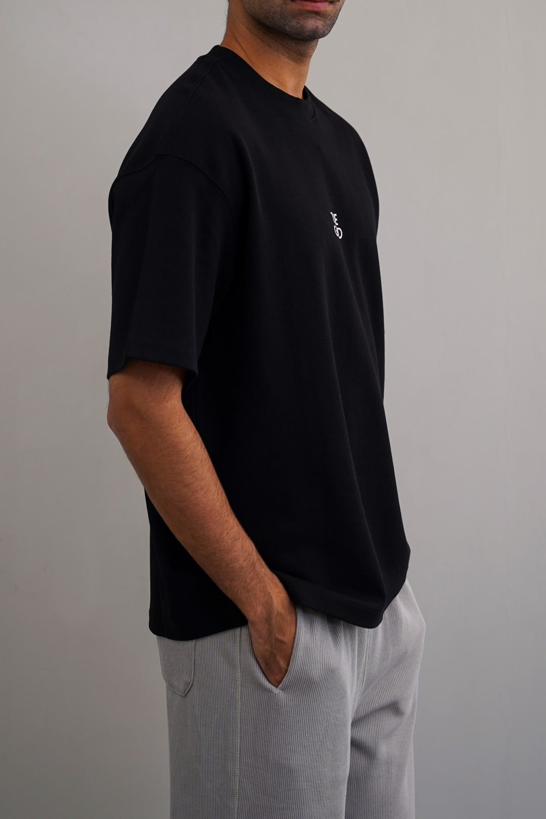 BLACK BARISTA TEE