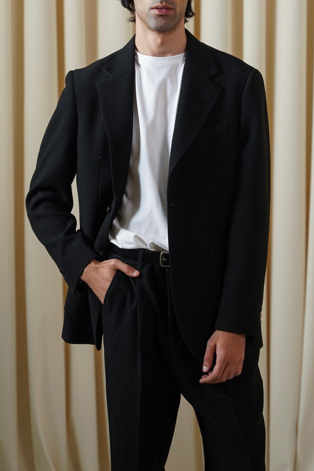 BLACK SMART TWO-BUTTON BLAZER