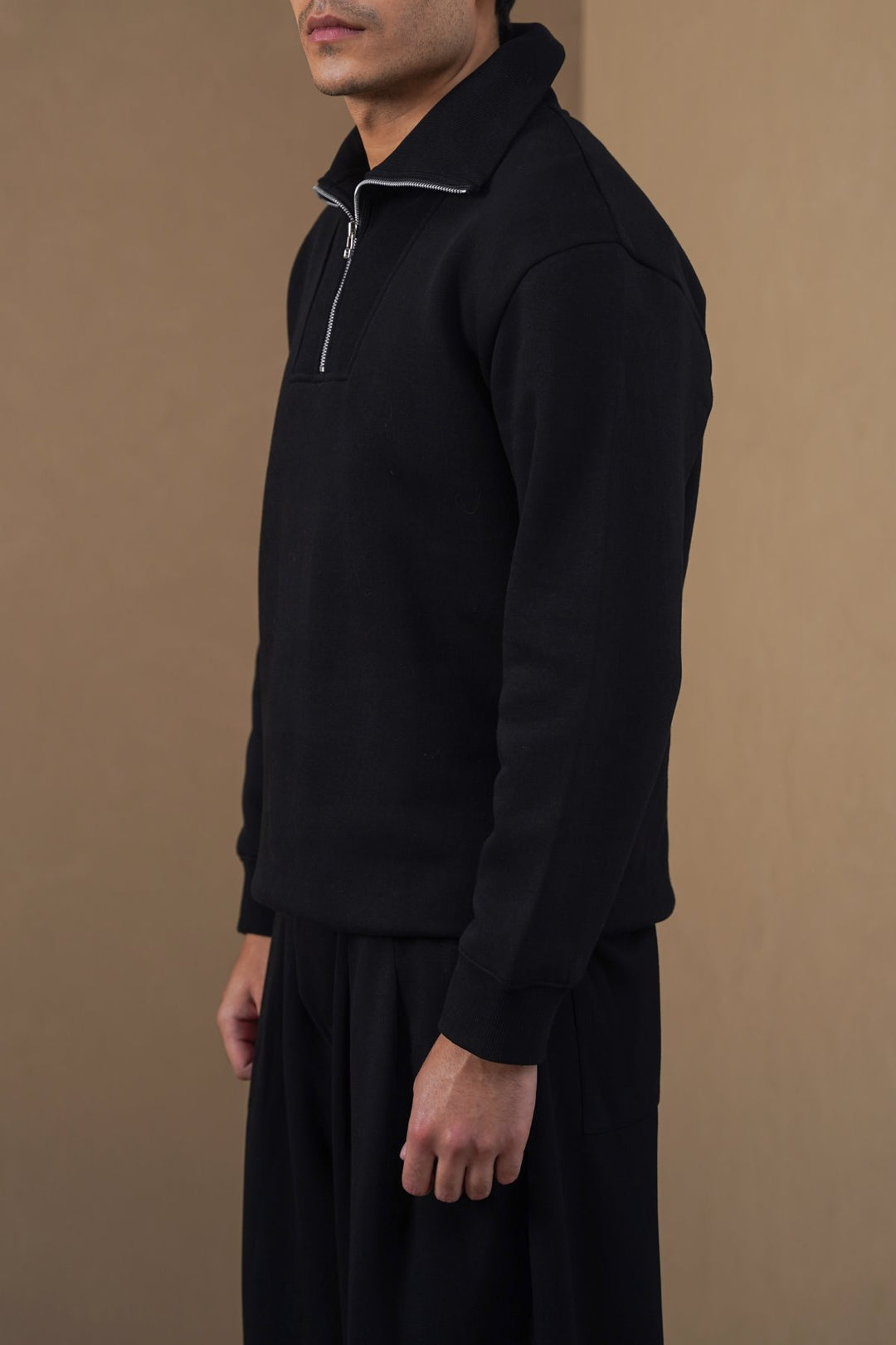 BLACK FIELD DAY SWEATSHIRT