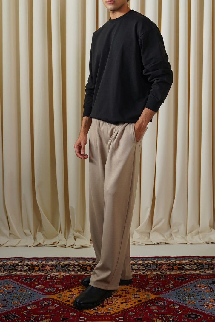 BLACK CLASSIC SWEATSHIRT