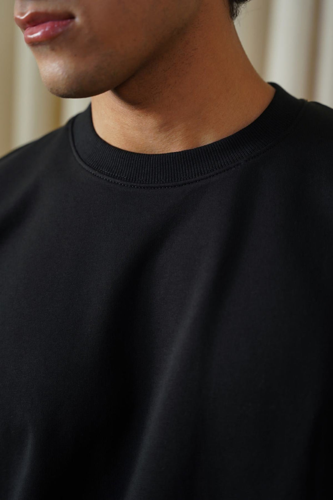 BLACK CLASSIC SWEATSHIRT