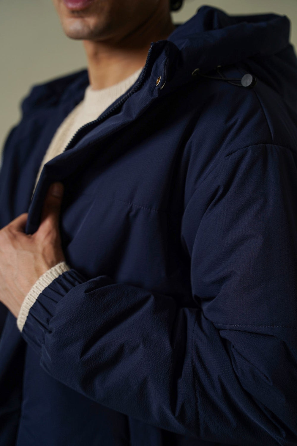 NAVY HOODED PUFFER JACKET