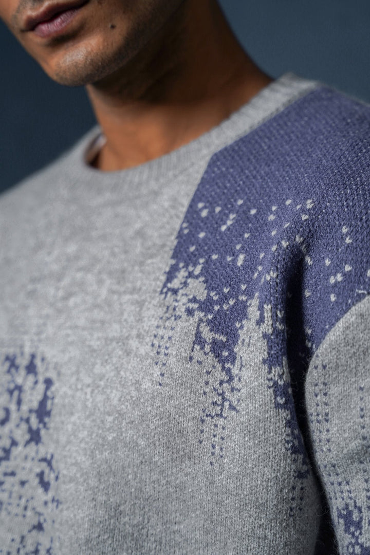 LIGHT GREY ABSTRACT SWEATER