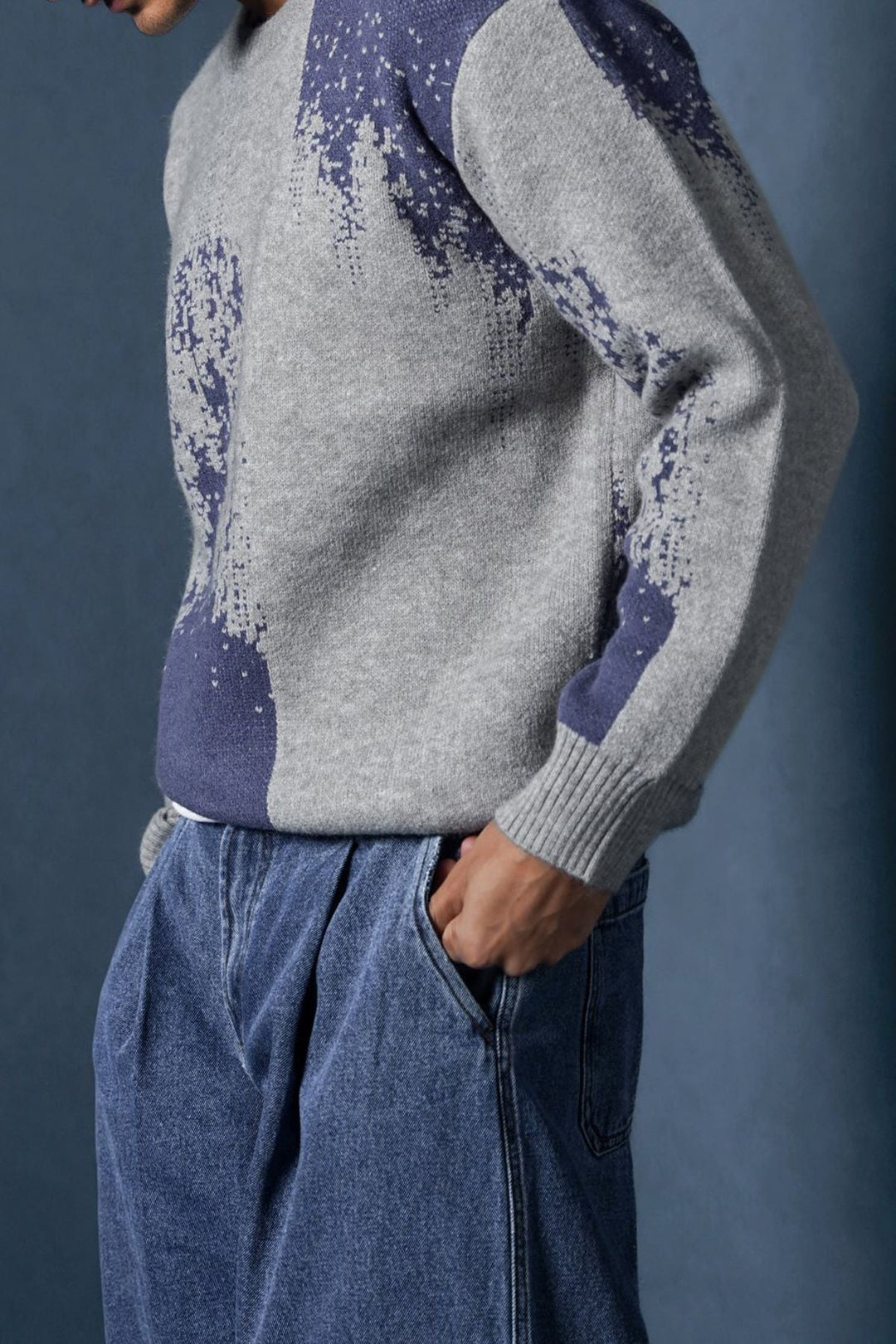 LIGHT GREY ABSTRACT SWEATER