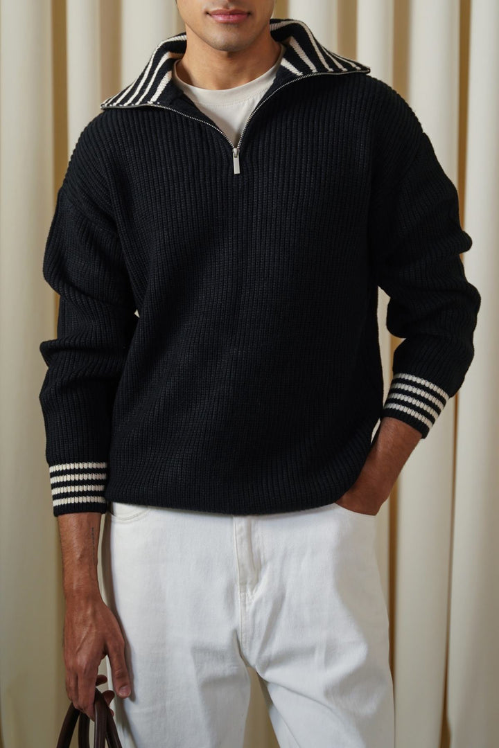 BLACK WHITE EASY MOCK-NECK PULLOVER