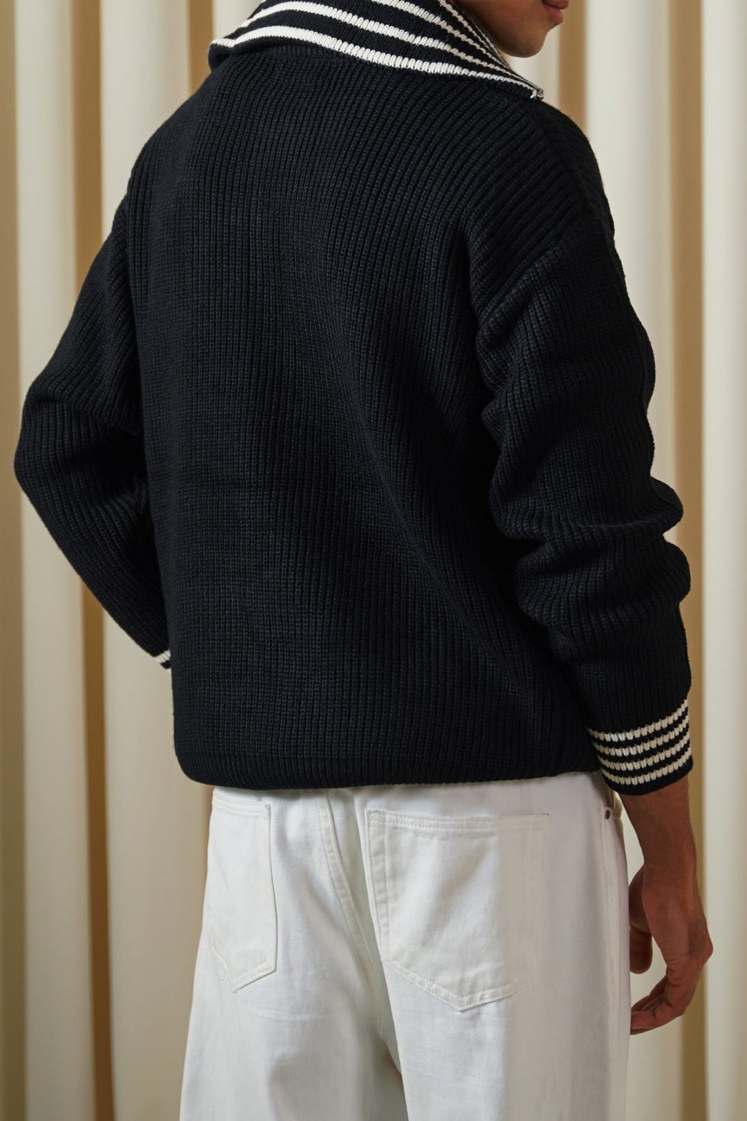 BLACK WHITE EASY MOCK-NECK PULLOVER