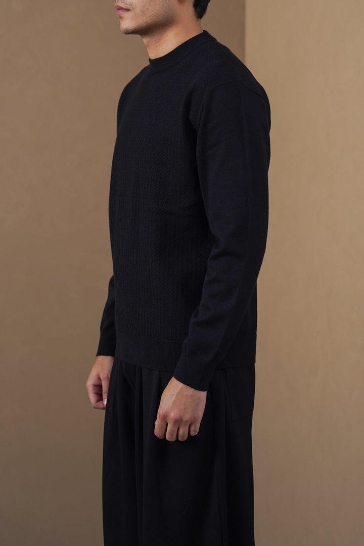 BLACK CREW NECK SWEATER