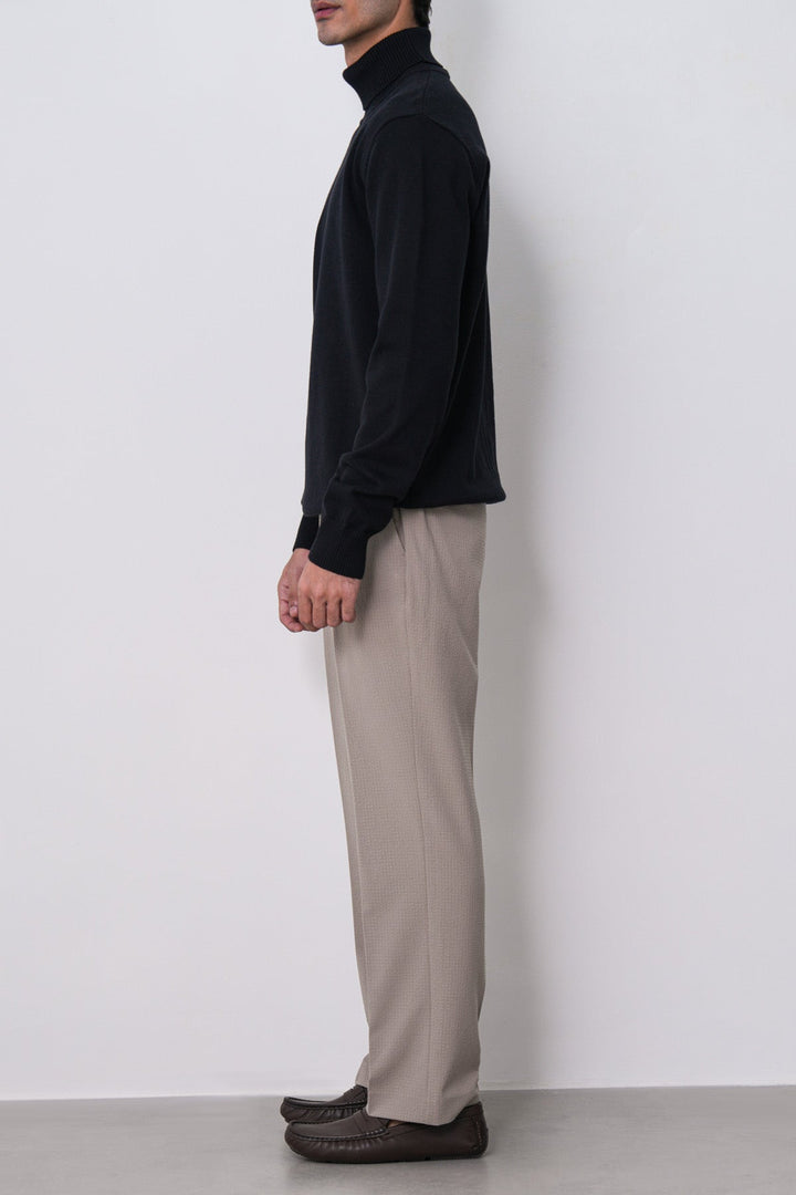 BLACK ESSENTIAL TURTLENECK