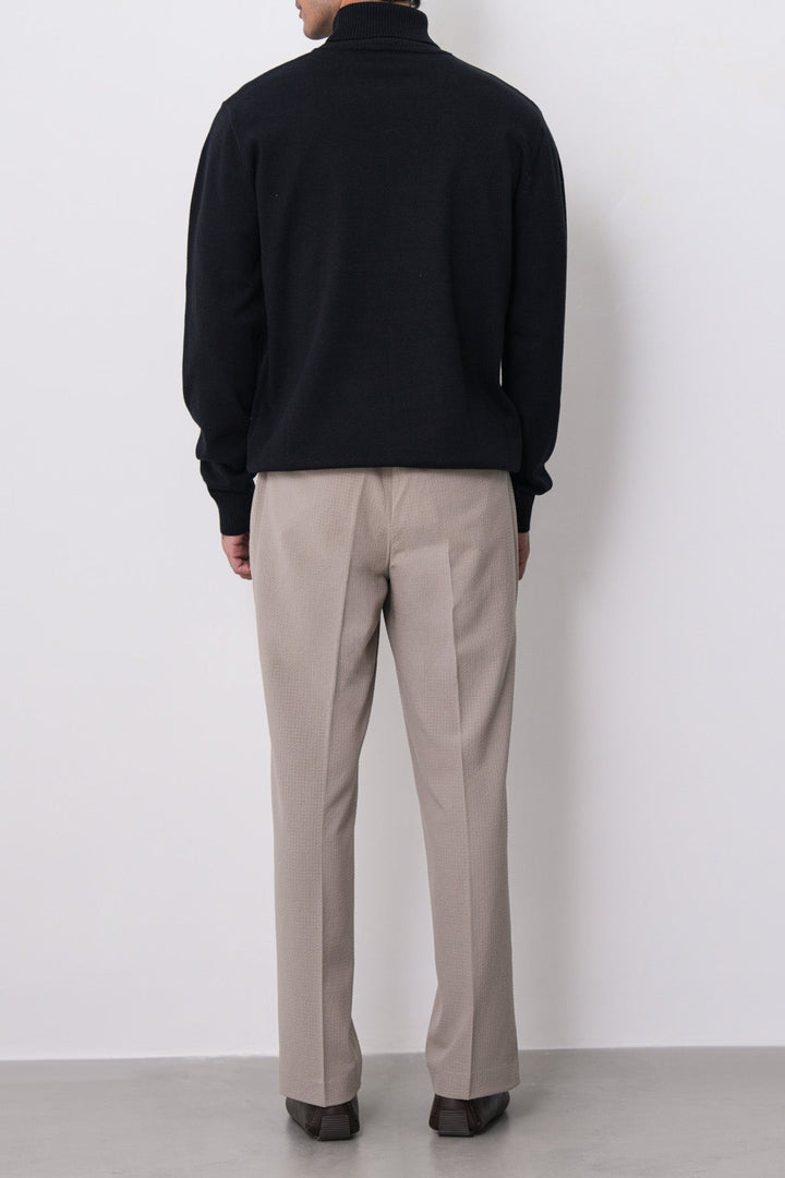 BLACK ESSENTIAL TURTLENECK