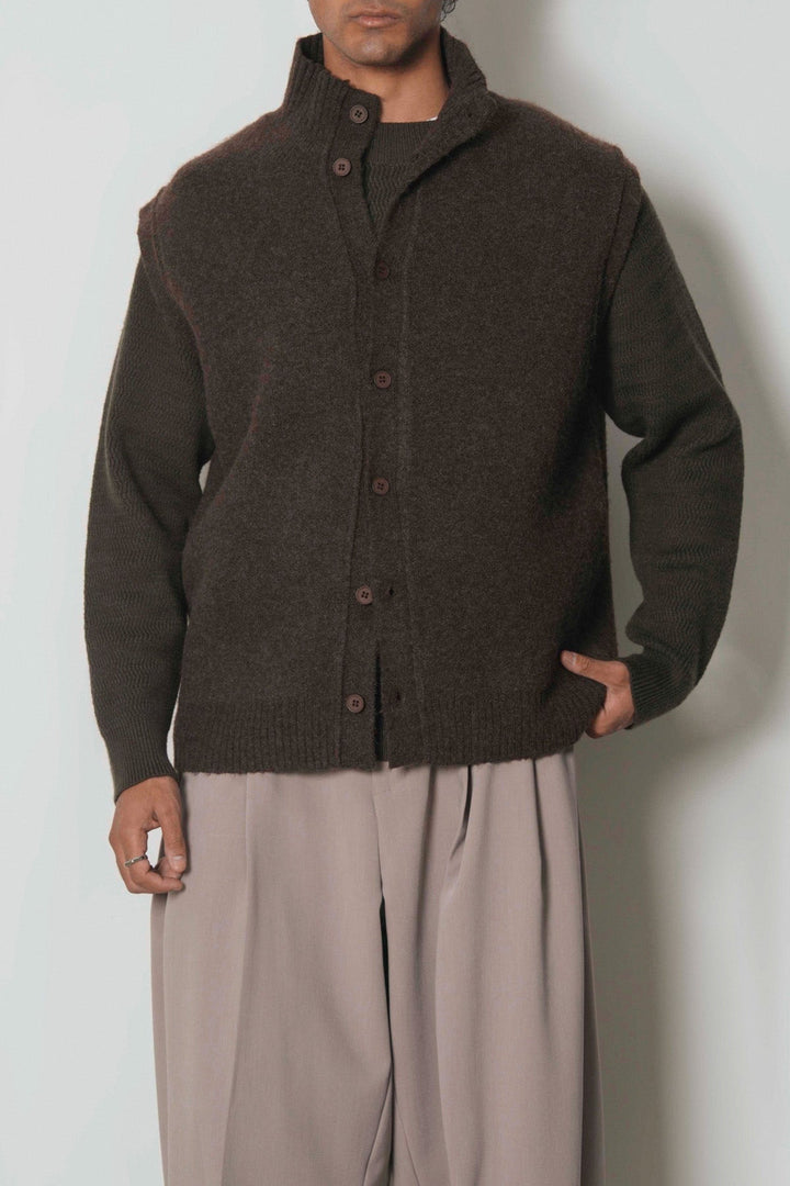 EVERYDAY ESSENTIAL
SLEEVELESS CARDIGAN